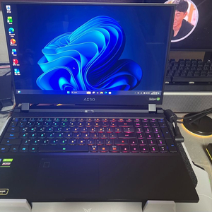 AERO 15 OLED 4K YA ( i9-9980HK / RTX2080 ) 게이밍 노트북 이미지