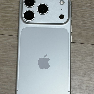 아이폰 17pro 512gb 실버 자급제 판매합니다. 이미지