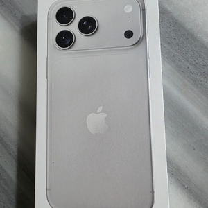 아이폰18 프로맥스 자급제 액정필름 256GB 미개봉 새제품 팝니다 이미지