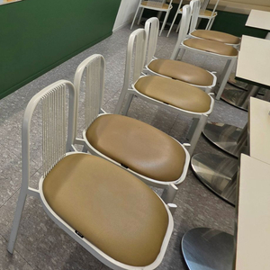 카페 의자 이미지