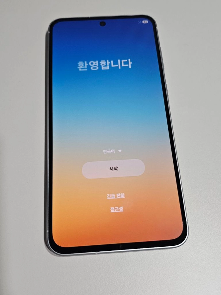 갤럭시 퀀텀6 128GB 라이트그레이 (A56) 이미지