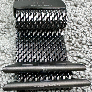 애플워치 정품 티타늄 밀레니즈루프 블랙 M 49mm 이미지