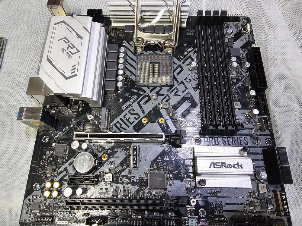 Asrock B560M PRO4 메인보드 판매합니다. 이미지