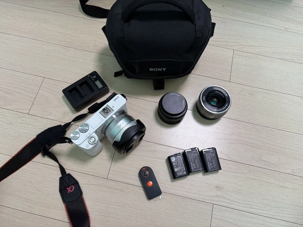 소니 A6000 + 렌즈 3종 풀세트 판매합니다 - 안심되는 중고거래