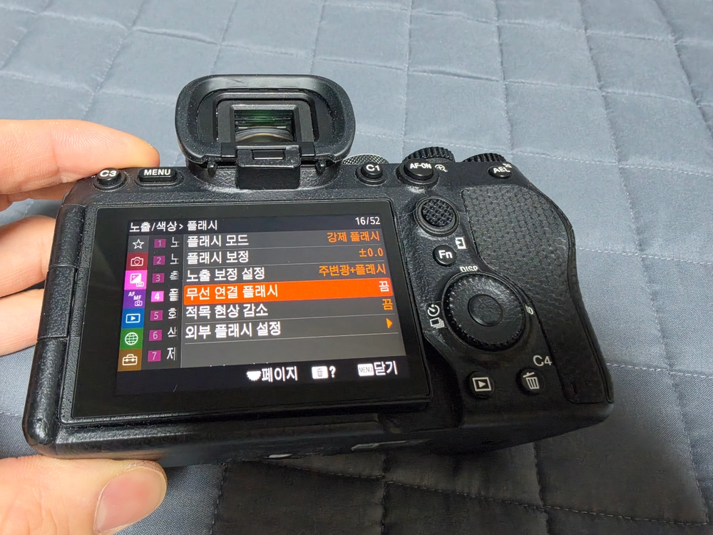 S급 소니 A7M4 카메라, 24-105G, 빌트룩스 85.2 판매 합니다 이미지