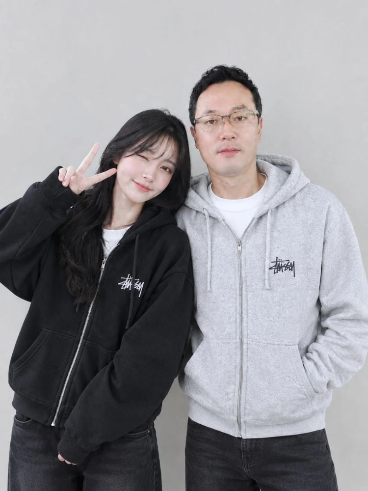 스투시 기본 로고 후드집업 블랙/멜란지 그레이 이미지
