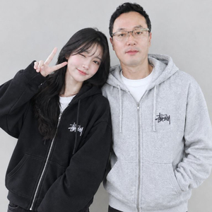 스투시 기본 로고 후드집업 블랙/멜란지 그레이 이미지
