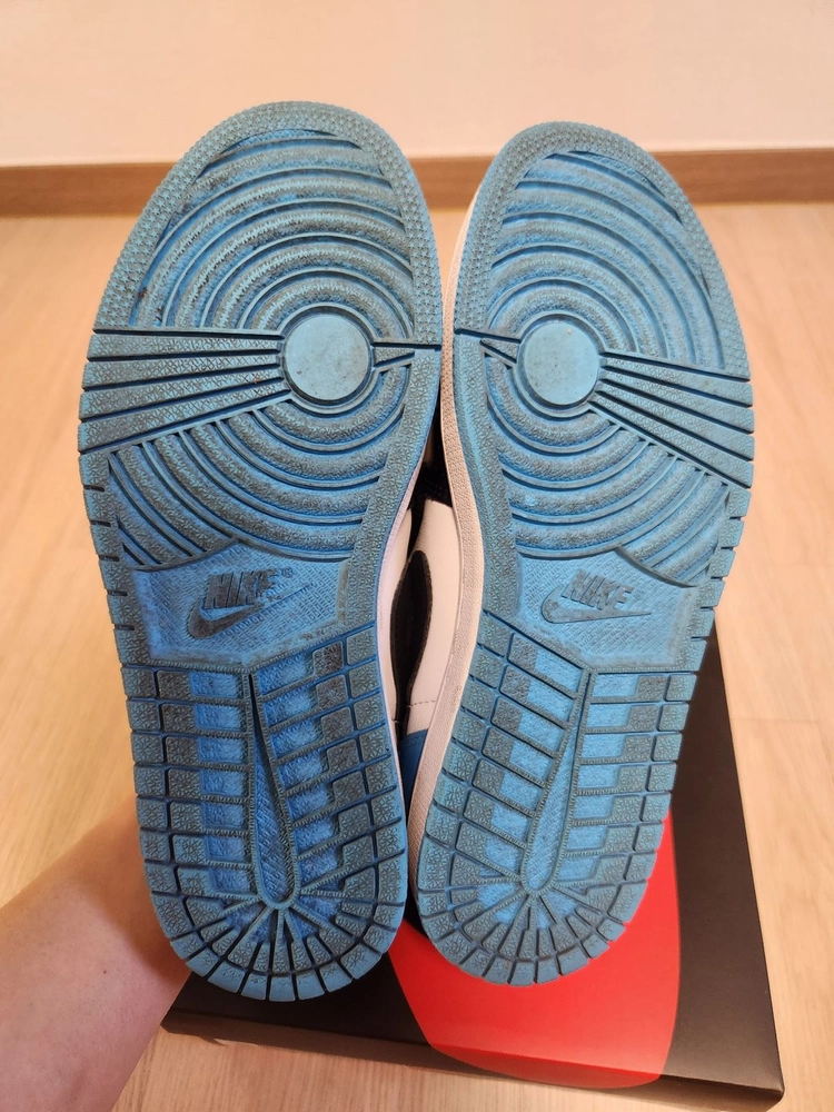 나이키 조던1 로우 블랙 앤 다크 파우더 블루 이미지