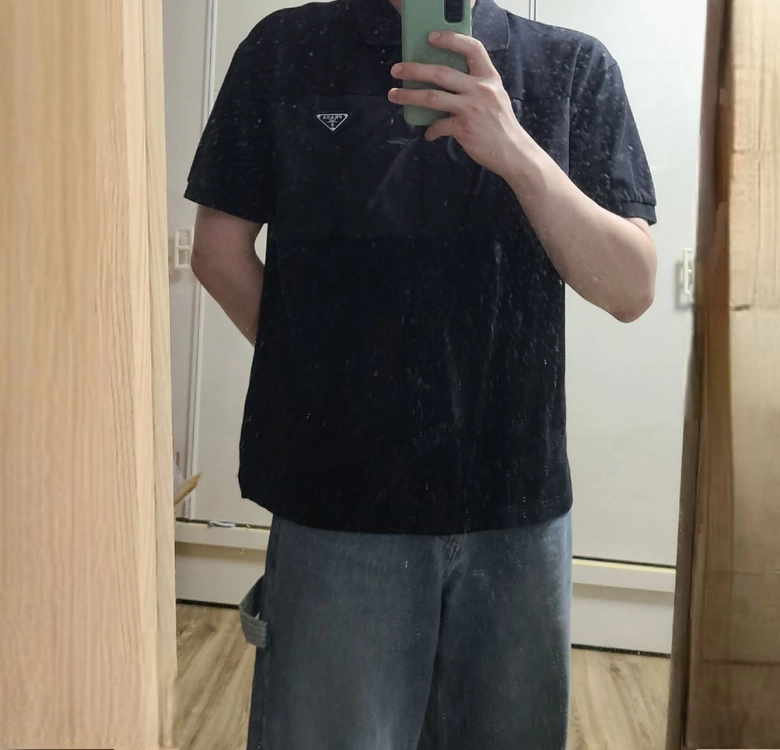프라다 카라 반팔티 맨투맨자켓패딩루이비통프라다디올셀린느톰브라운몽클레어스톤아일랜드에르메스준지 이미지