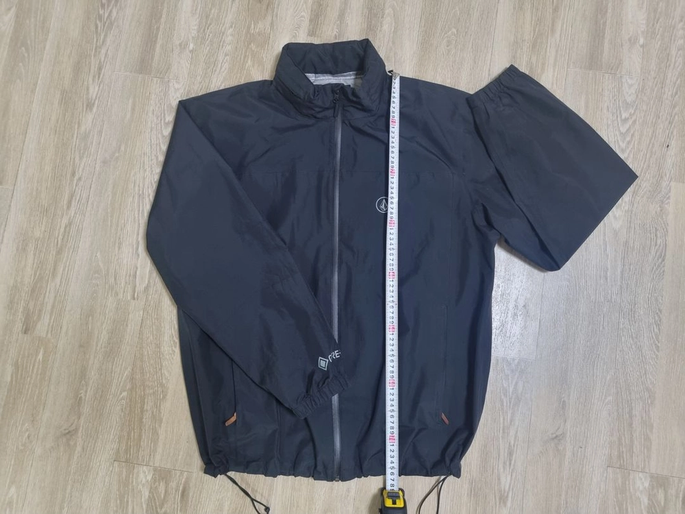 볼컴 고어텍스 자켓-블랙 엑스라지(xl) 팝니다. VOLCOM의 GORE-TEX 쉘 스노우보드 보드복 이미지