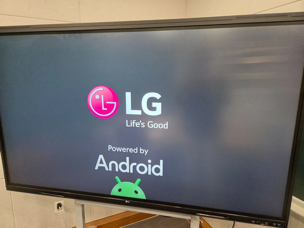 LG 75인치 전자칠판(이동식 스탠드포함) - 안심되는 중고거래