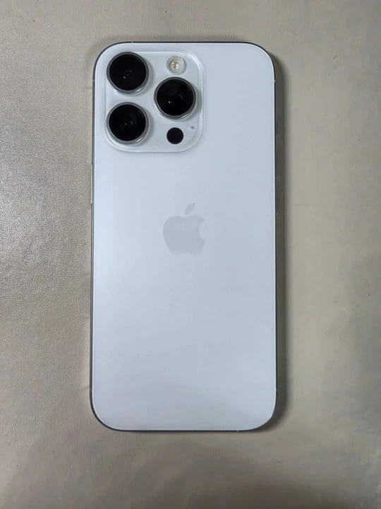 아이폰 16프로 128GB 화이트 티타늄 이미지