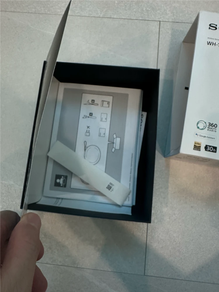 무선 노이즈캔슬링 헤드폰 이미지