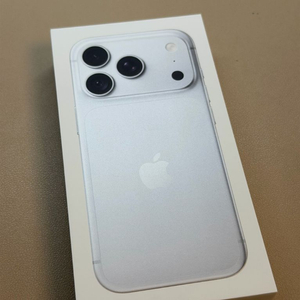 아이폰 18프로 256GB 실버 미개봉 이미지