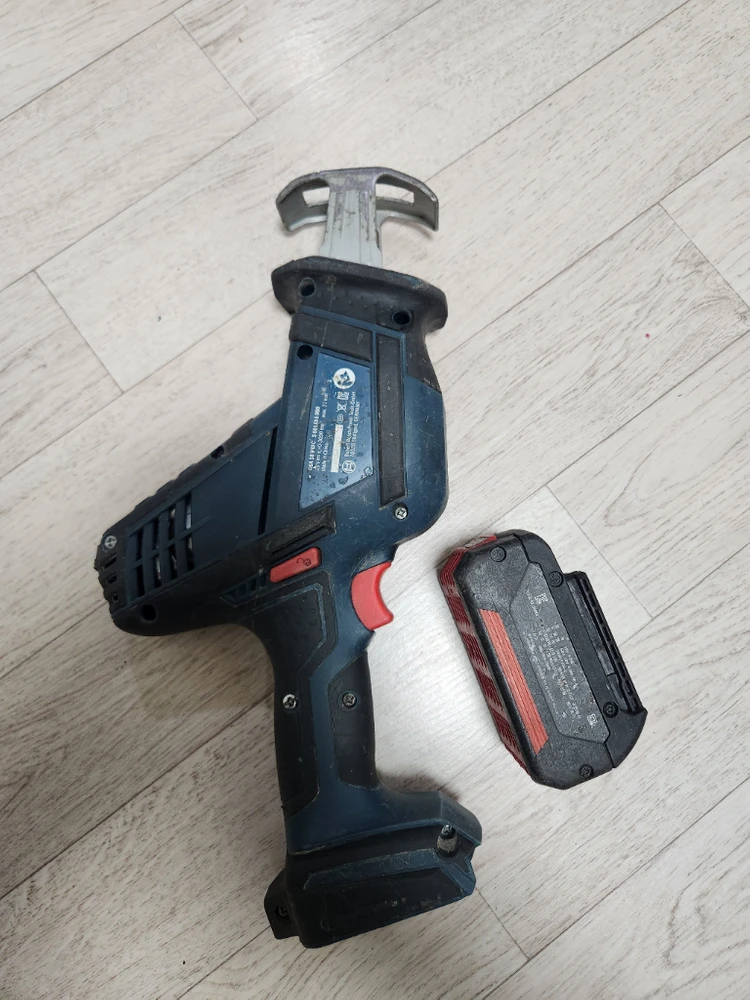 보쉬 충전컷소 GSA 18V-LI C 이미지
