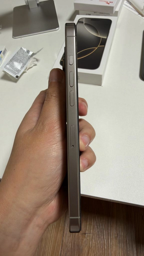 아이폰 16프로맥스 256GB 자급제 내츄럴 티타늄 판매합니다 이미지