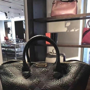 버버리(BURBERRY)라지체크 엠보싱 가죽토트백(정품)진열상품급 이미지