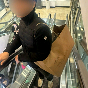 몽클레어니트패딩 새거임 25년구입 이미지