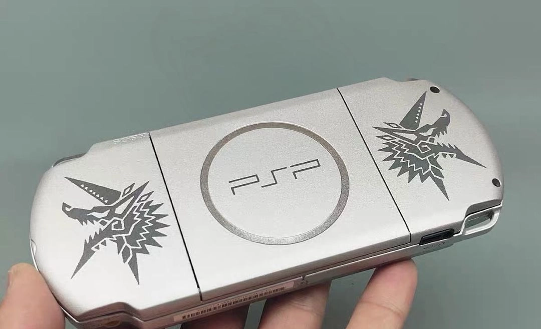 PSP3000 IPS C타입 몬스터 헌터 실버 에디션 이미지