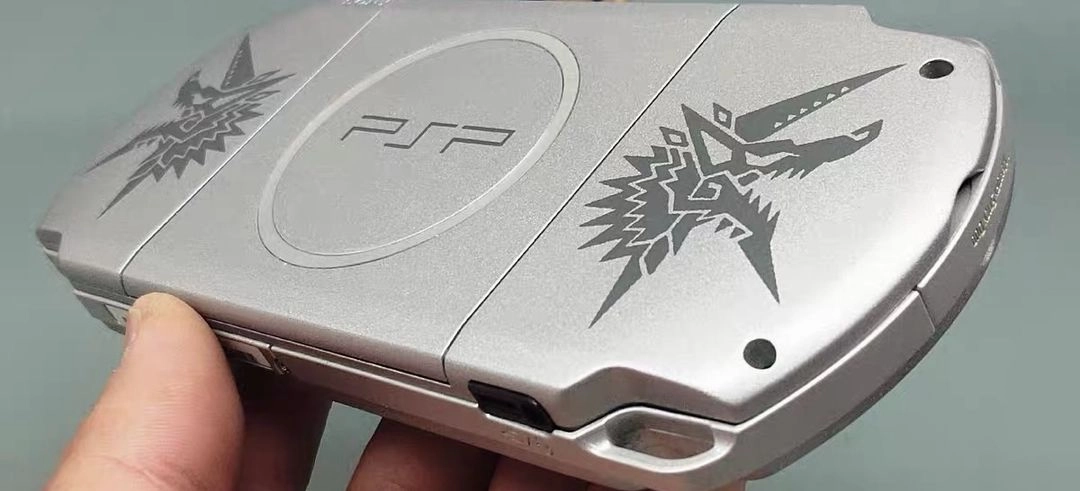 PSP3000 IPS C타입 몬스터 헌터 실버 에디션 이미지