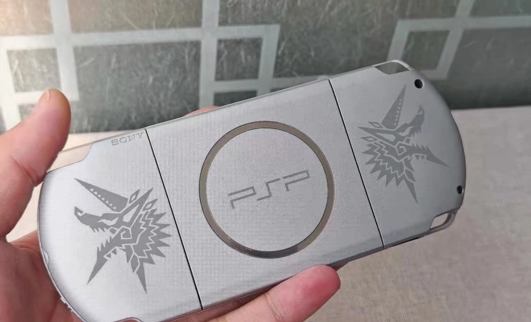 PSP3000 IPS C타입 몬스터 헌터 실버 에디션 이미지