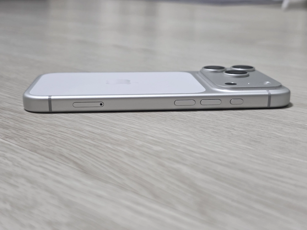 아이폰17 프로 256GB 실버 자급제 이미지