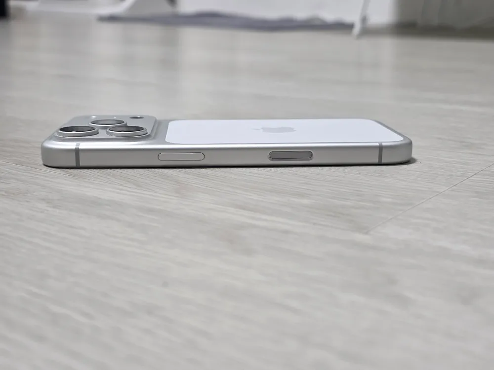 아이폰17 프로 256GB 실버 자급제 이미지