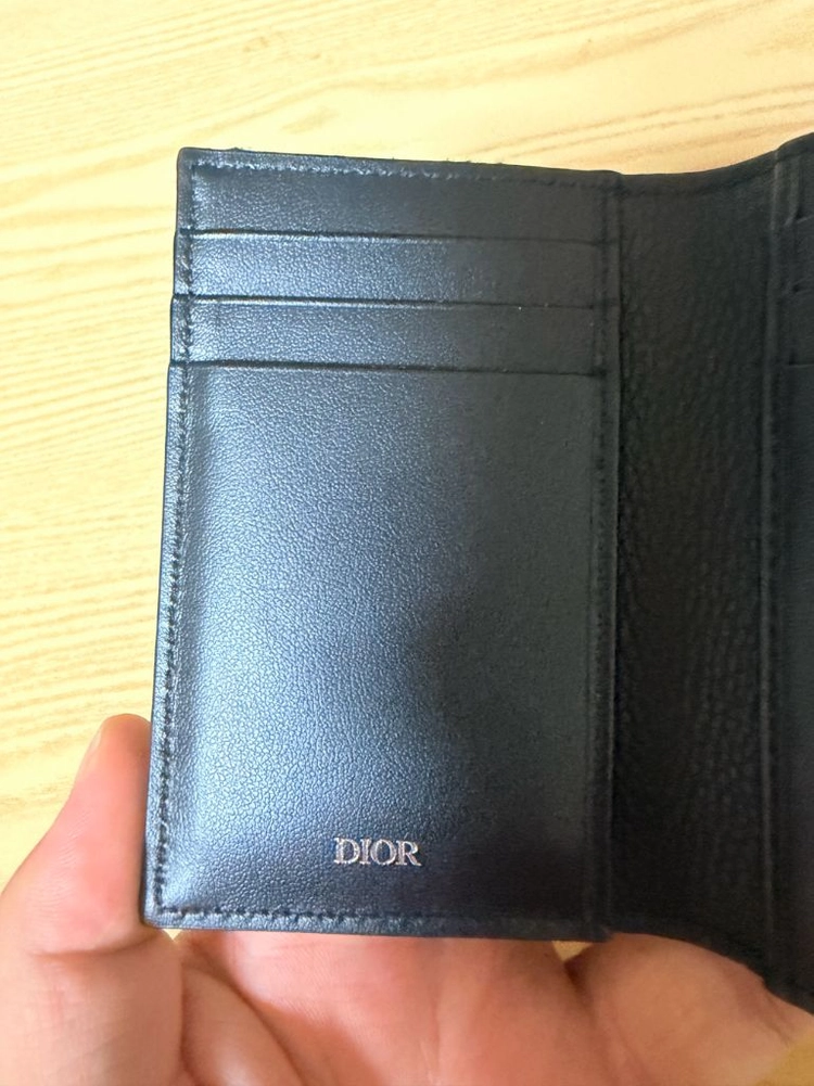 디올 새들 오거나이저 카드 지갑 이미지