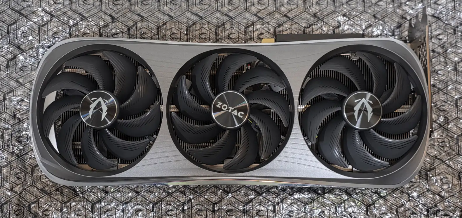 Zotac Gaming RTX4070Ti AMP EXTREME AIRO D6X 12GB - 안심되는 중고거래