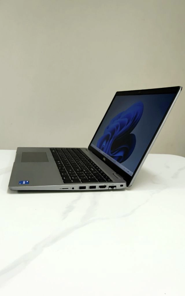 Dell Latitude 5520 델 래티튜드 5520 i5-11세대 이미지