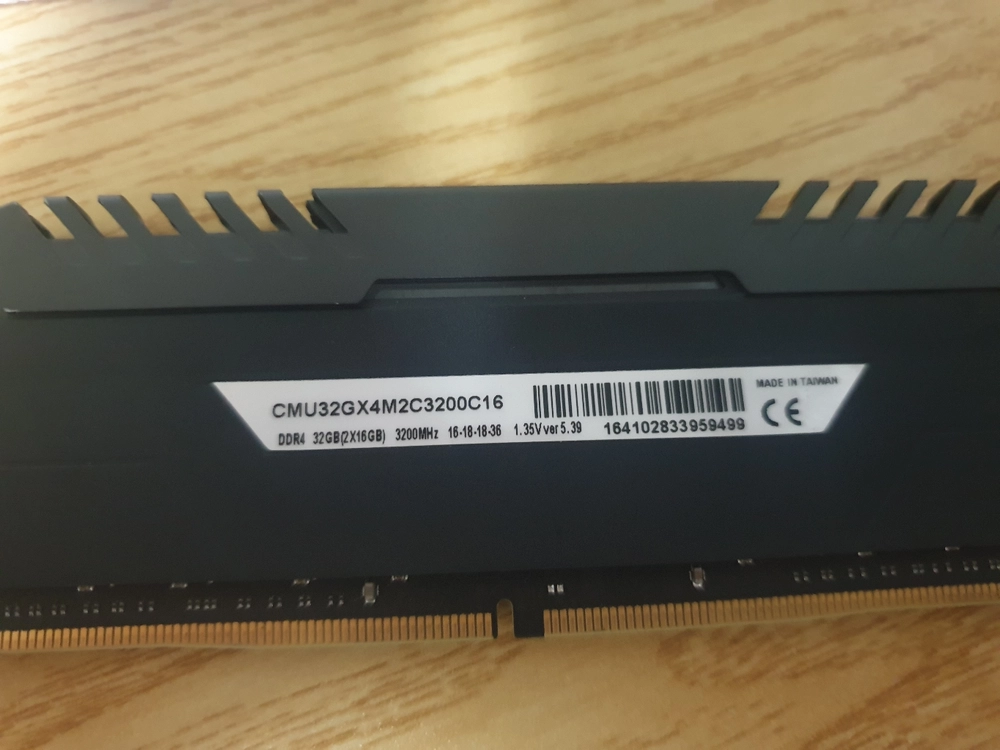커세어 벤전스 램 DDR4 LED 32GB (16x2) 이미지