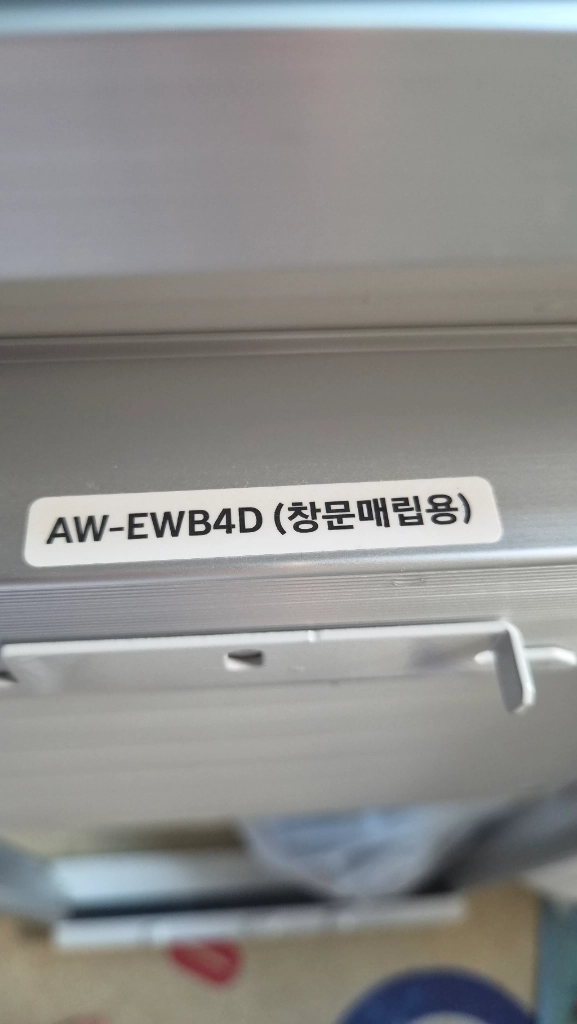 삼성 무풍 창문형에어컨+설치키트 이미지