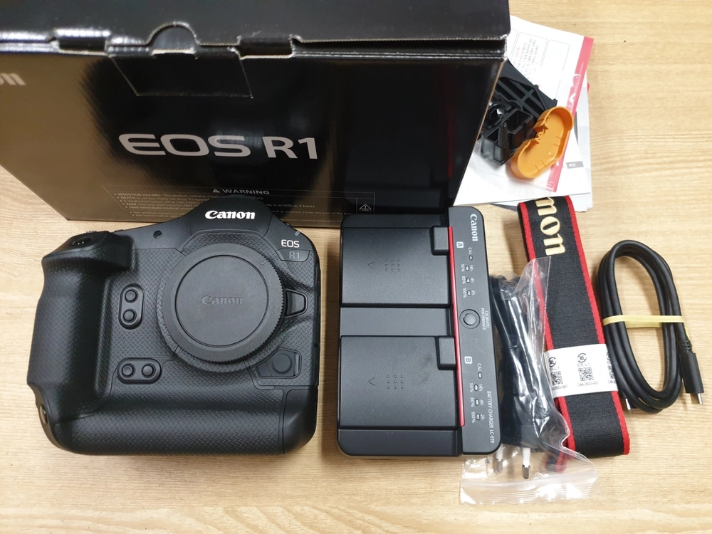 EOS R1 박스셋 이미지