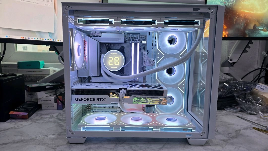 7800x3d, 5070ti 화이트 튜닝pc 새제품 - 안심되는 중고거래