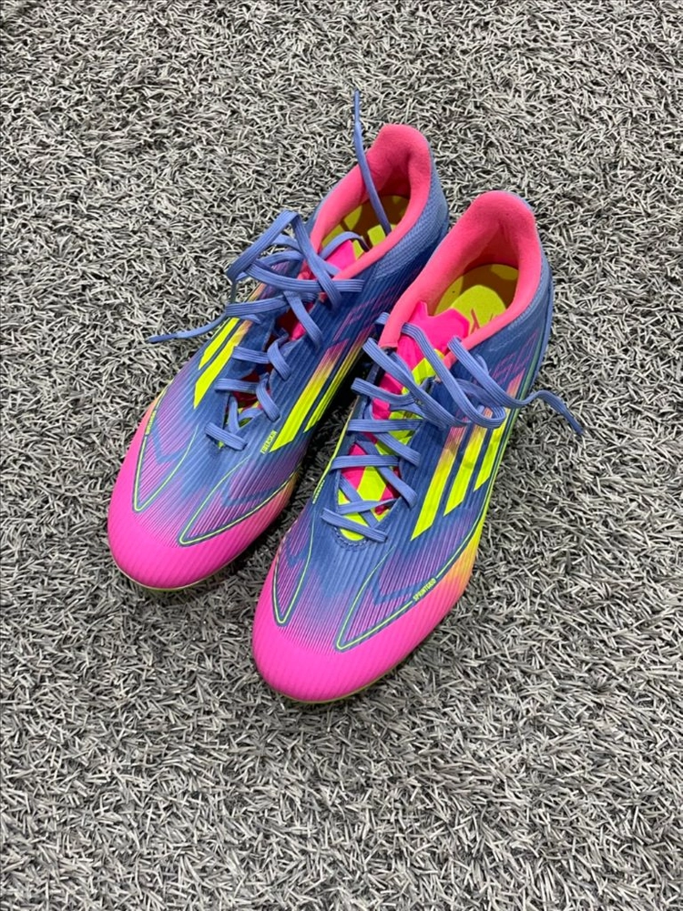 아디다스 F50 축구화 이미지