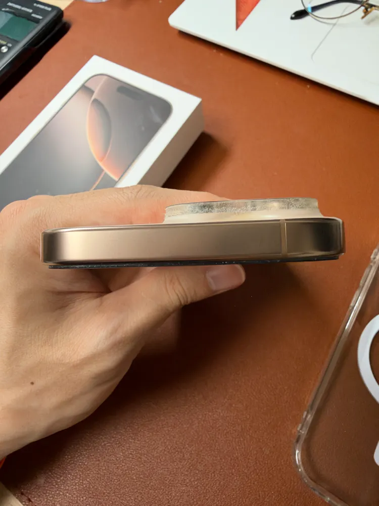 아이폰 16 프로 데저트 티타늄 256GB 팝니다. 이미지