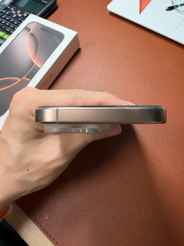 아이폰 16 프로 데저트 티타늄 256GB 팝니다. 이미지