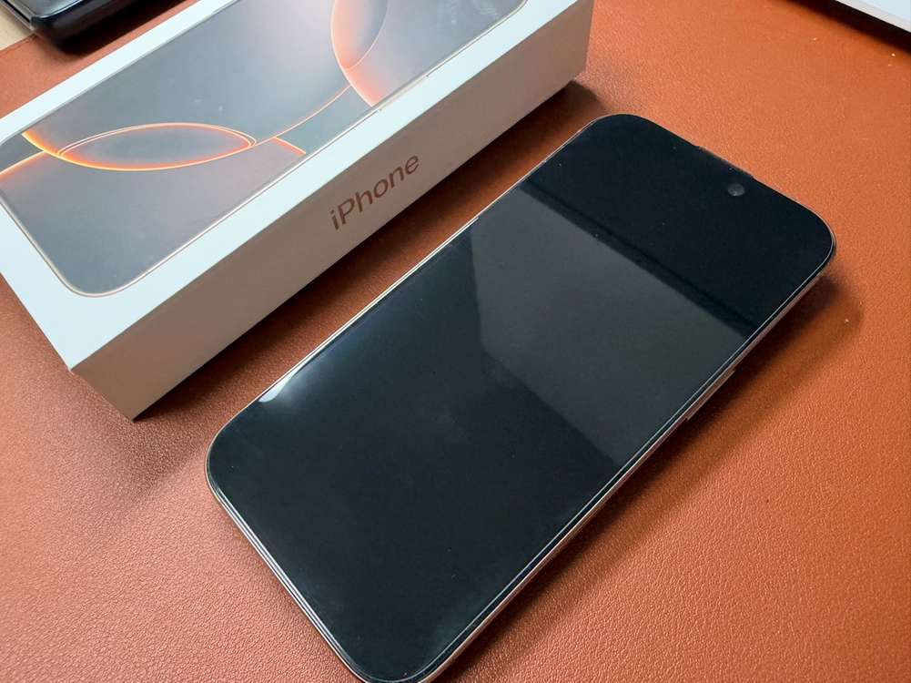 아이폰 16 프로 데저트 티타늄 256GB 팝니다. 이미지