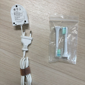 필립스 소닉케어용 충전기&칫솔모 2개 이미지