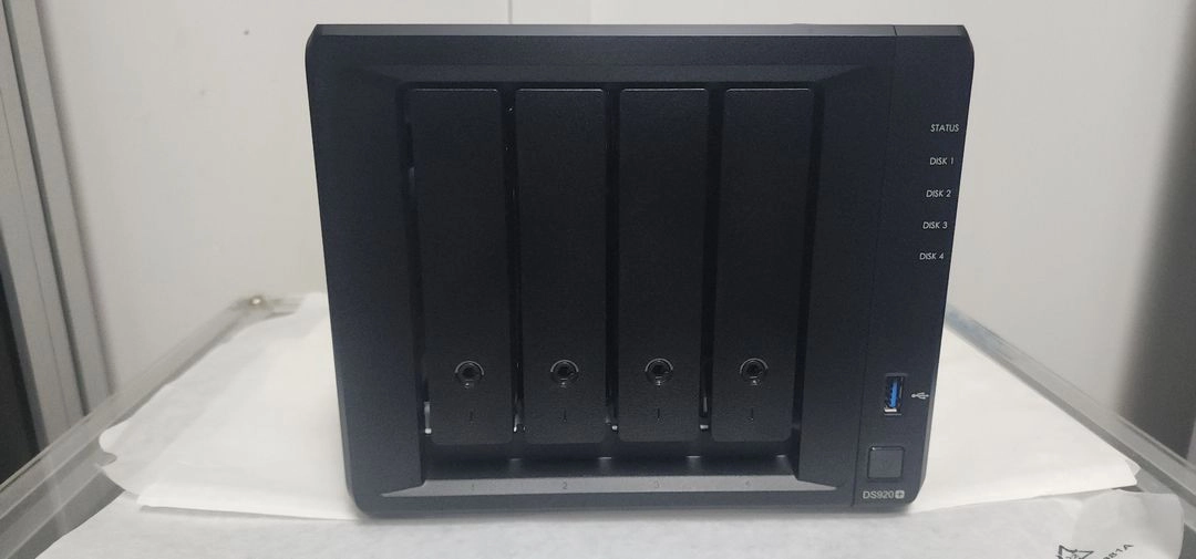 [새상품급] 시놀로지 DS920+ 4베이 나스 서버+씨게이트 바라쿠다 나스전용HDD 8TB X 4개 총32TB 이미지