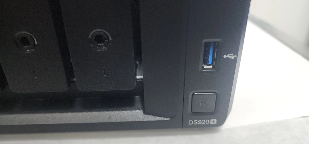 [새상품급] 시놀로지 DS920+ 4베이 나스 서버+씨게이트 바라쿠다 나스전용HDD 8TB X 4개 총32TB 이미지
