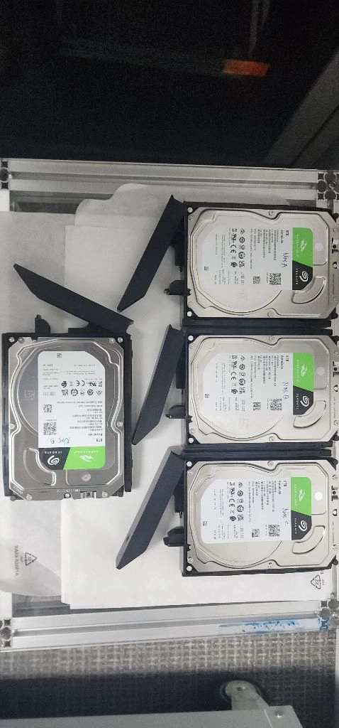 [새상품급] 시놀로지 DS920+ 4베이 나스 서버+씨게이트 바라쿠다 나스전용HDD 8TB X 4개 총32TB 이미지