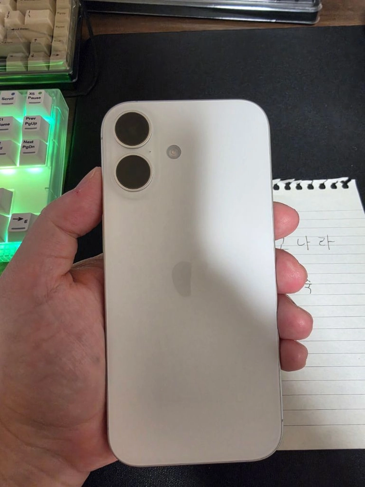 아이폰 17 화이트 256GB 자급제 이미지