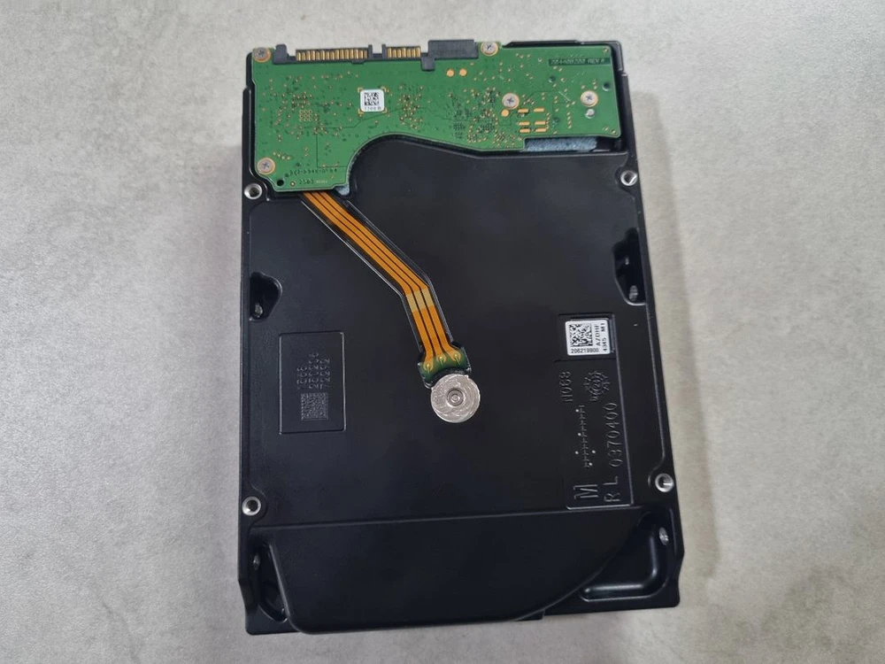 씨게이트 아이언울프 프로 24t 테라 HDD 팝니다 이미지