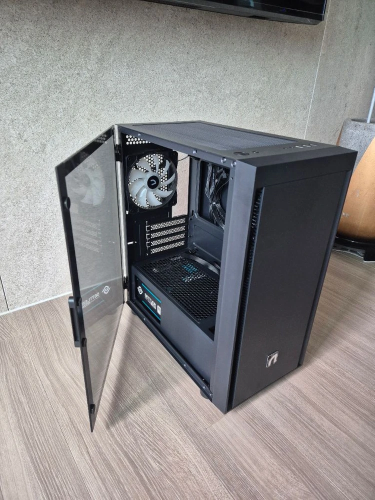 컴퓨터 케이스 + 파워 600W ( 앱코 제품 ) 상태좋음 - 안심되는 중고거래