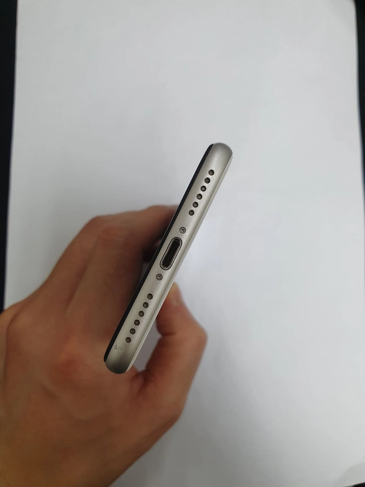 아이폰SE2 256GB 화이트 배터리100% 기능정상 중고폰 209365 이미지