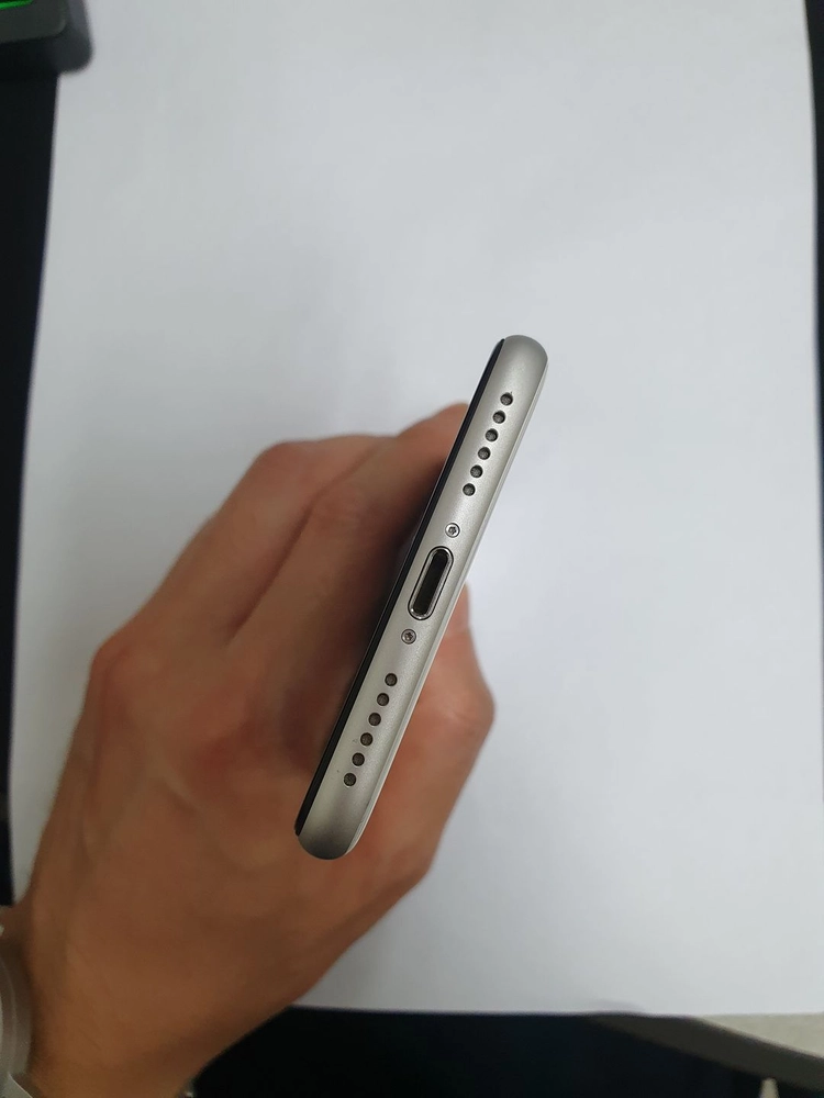 카메라무음) 아이폰SE2 128GB 화이트 배터리100% 기능정상 중고폰 267066 이미지