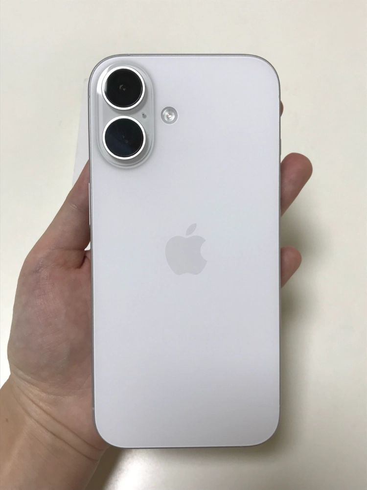 아이폰16 화이트 128GB - 안심되는 중고거래