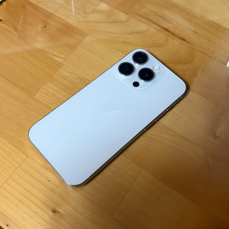 아이폰15 프로 128GB 화이트 이미지