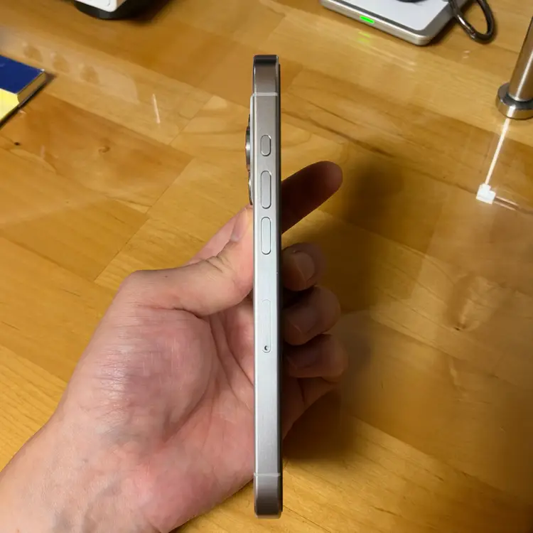 아이폰15 프로 128GB 화이트 이미지
